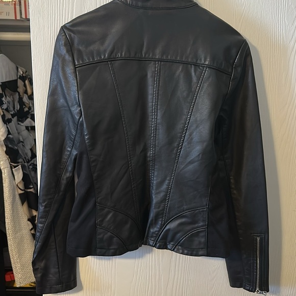 Guess PU moto jacket size Med. EUC - Picture 6 of 8